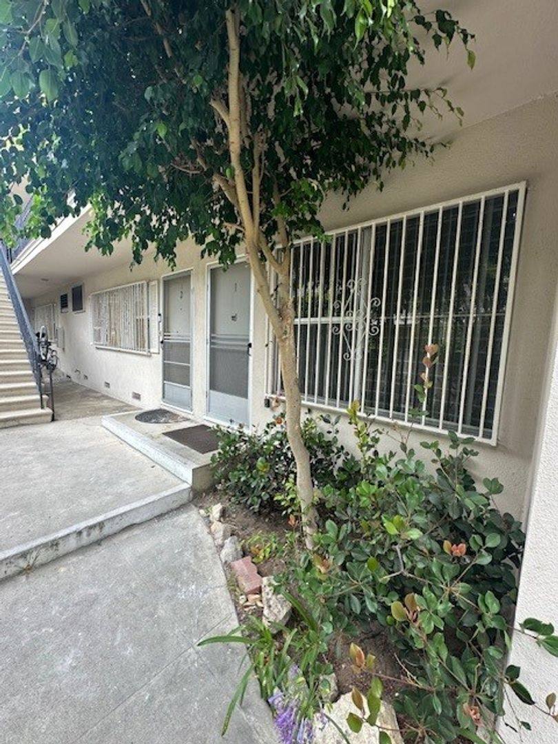 Apartment for rent at 3666 Vinton Ave, Los Angeles, CA 90034