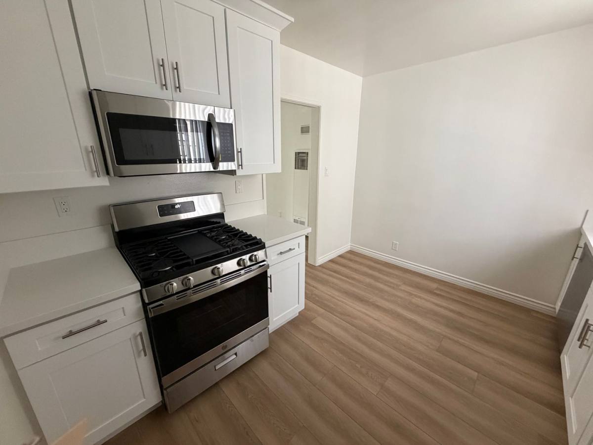 Apartment for rent at 3666 Vinton Ave, Los Angeles, CA 90034