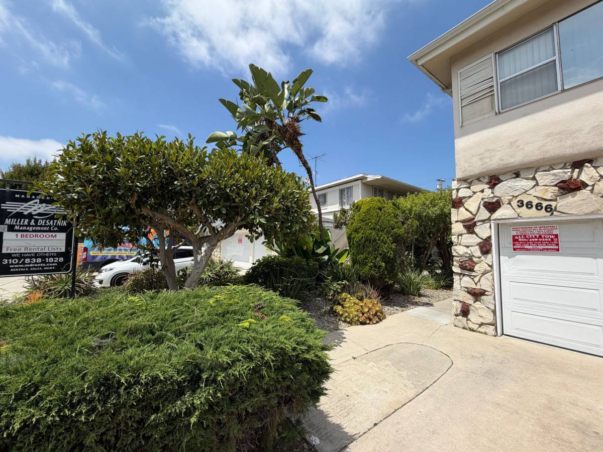 Apartment for rent at 3666 Vinton Ave, Los Angeles, CA 90034
