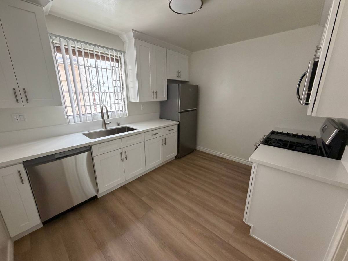 Apartment for rent at 3666 Vinton Ave, Los Angeles, CA 90034