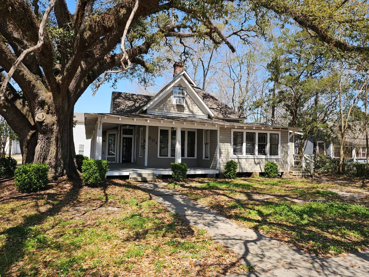 Apartment for rent at 201 E Robert St, Hammond, LA 70401