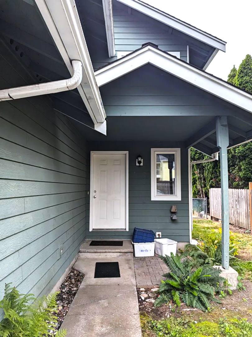 Apartment for rent at 2501 & 2503 Xenia St, Bellingham, WA 98229