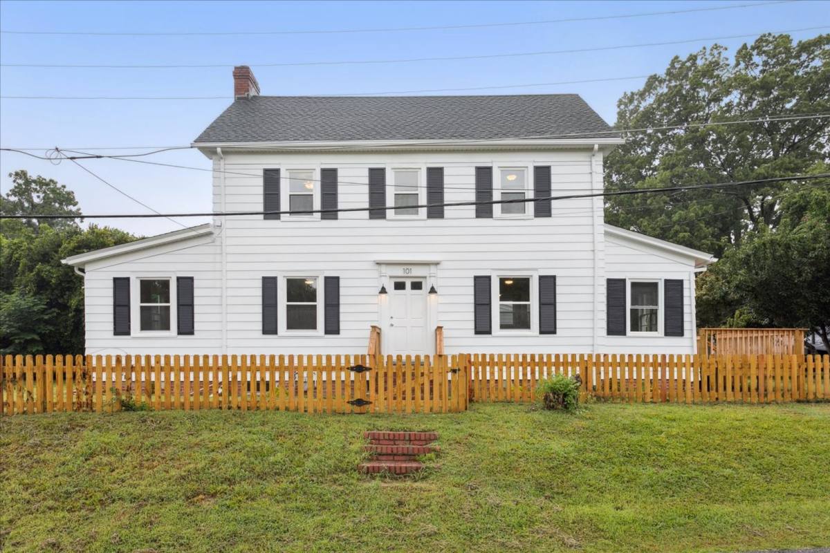 House for rent at 101 Pulaski St, Yorktown, VA 23690