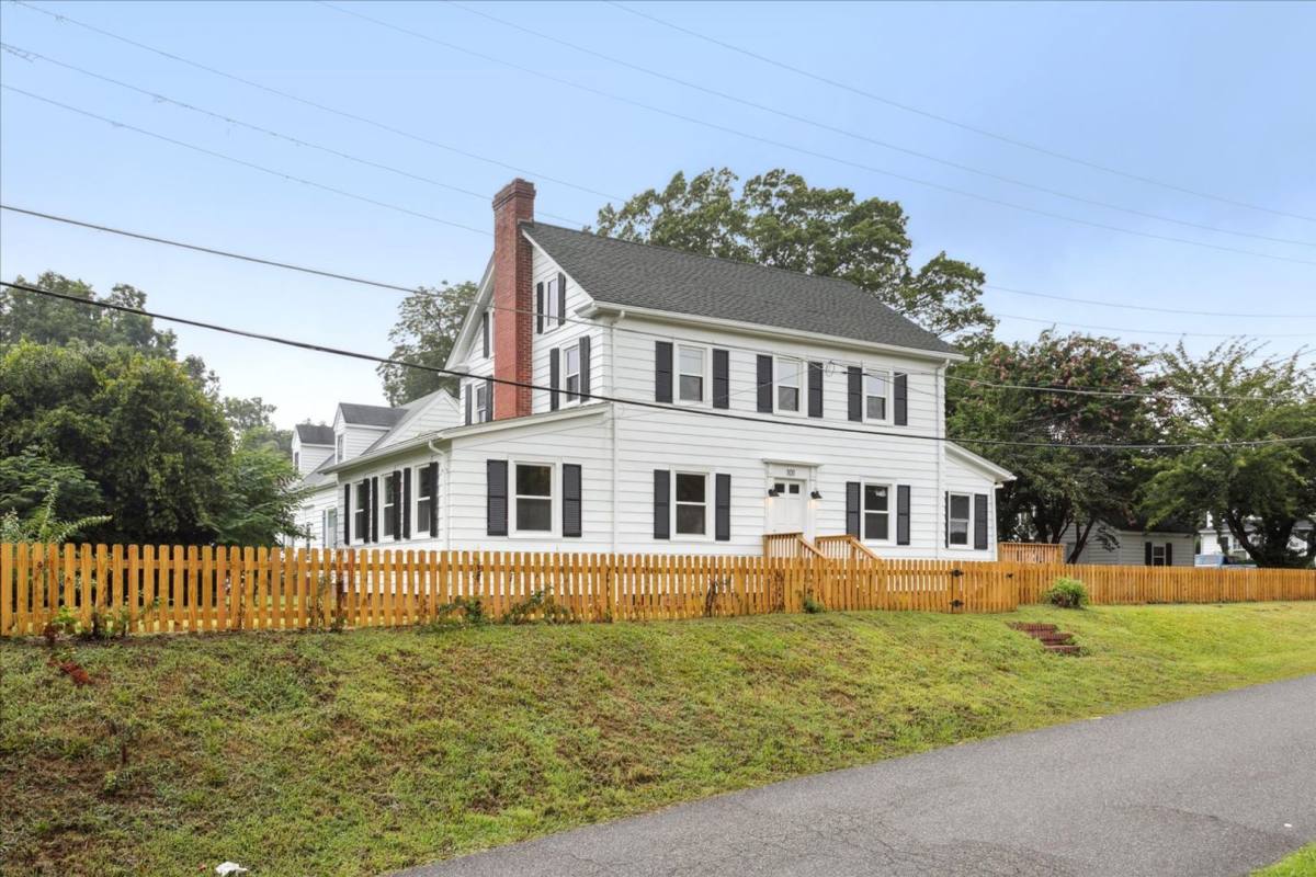 House for rent at 101 Pulaski St, Yorktown, VA 23690