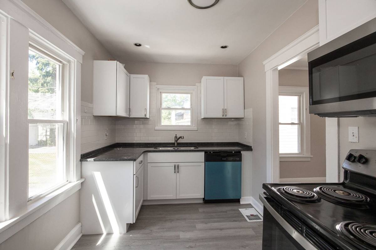 Apartment for rent at 3300 Dellwood Rd, Cleveland, OH 44118