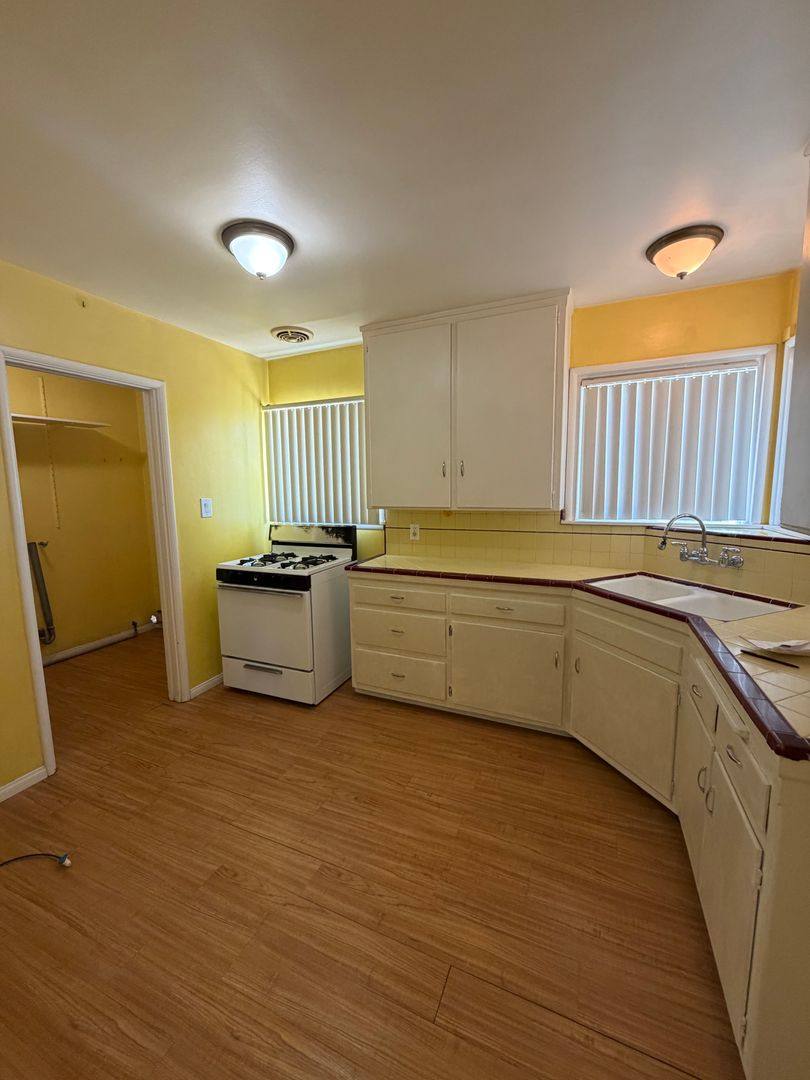 Apartment for rent at 14752 S Budlong Ave, Gardena, CA 90247