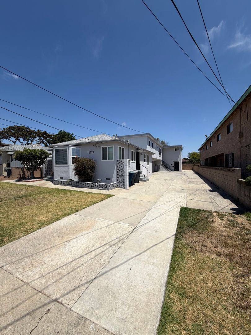 Apartment for rent at 14752 S Budlong Ave, Gardena, CA 90247