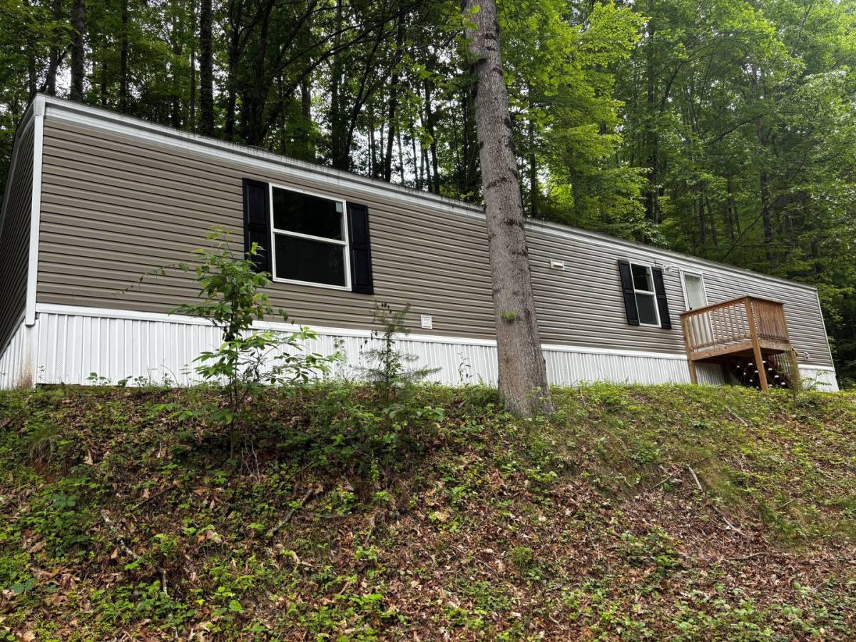 Apartment for rent at 49 Crooked Fork Lane, Waynesville, NC 28785