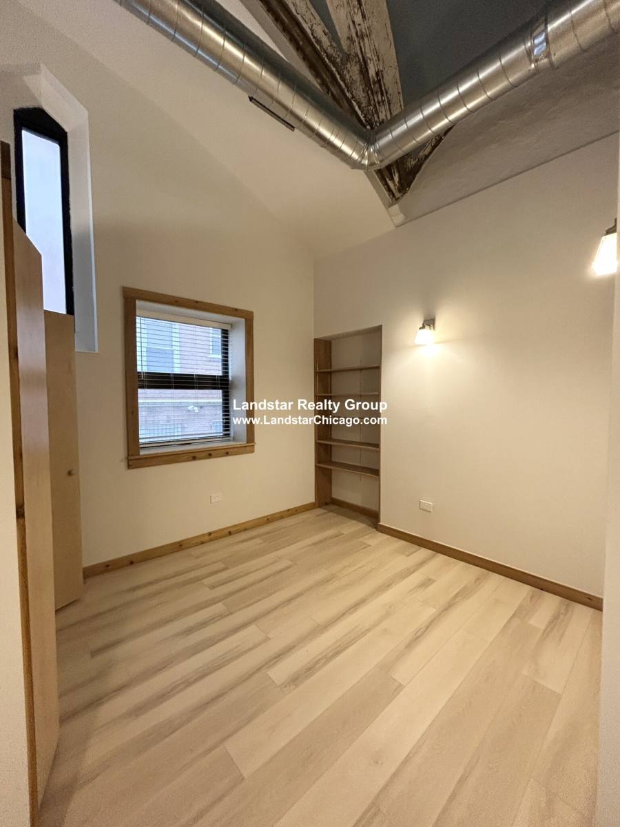 Apartment for rent at 4611 S Ellis Ave #111, Chicago, IL 60653