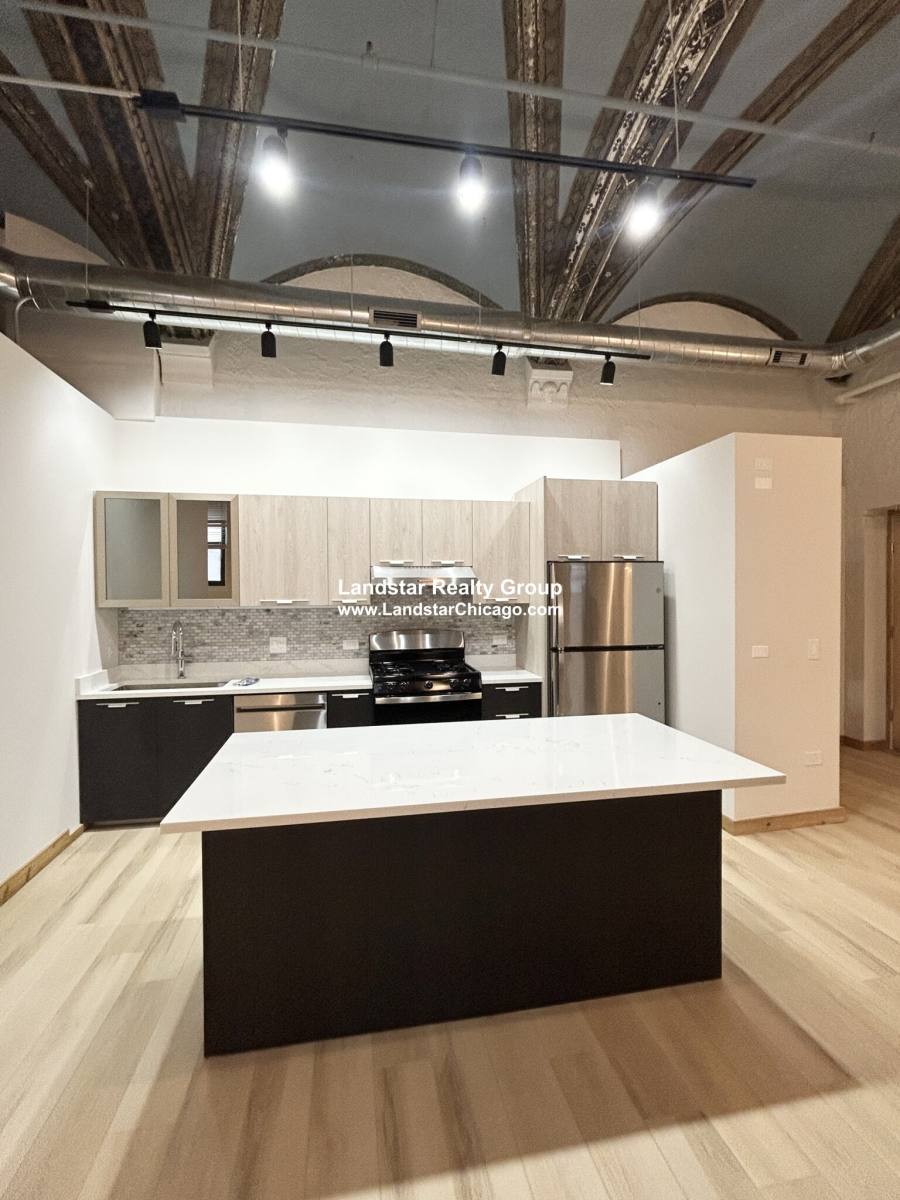 Apartment for rent at 4611 S Ellis Ave #111, Chicago, IL 60653