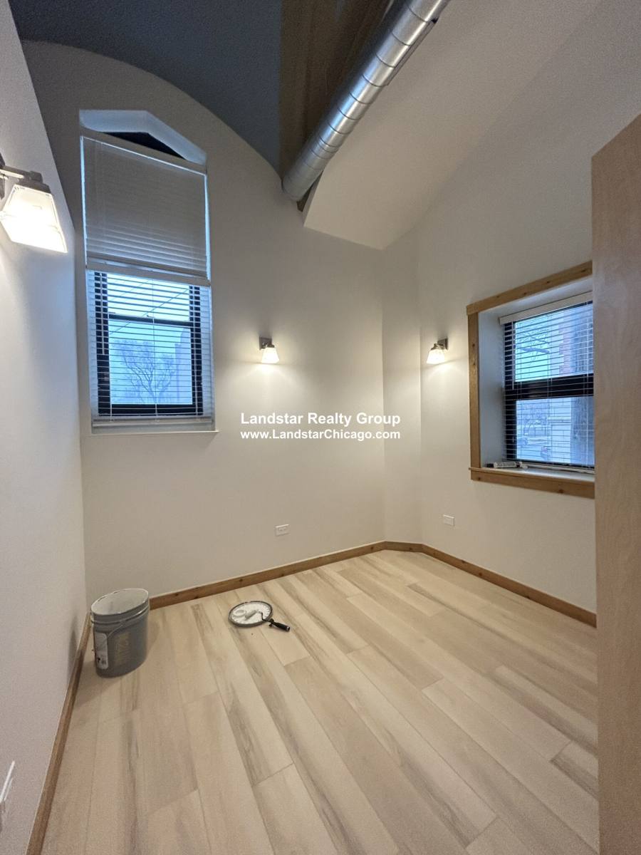 Apartment for rent at 4611 S Ellis Ave #111, Chicago, IL 60653