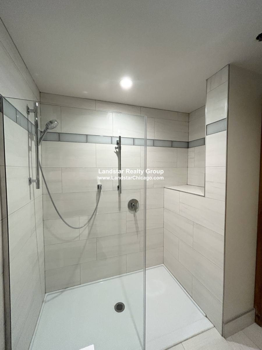 Apartment for rent at 4611 S Ellis Ave #111, Chicago, IL 60653