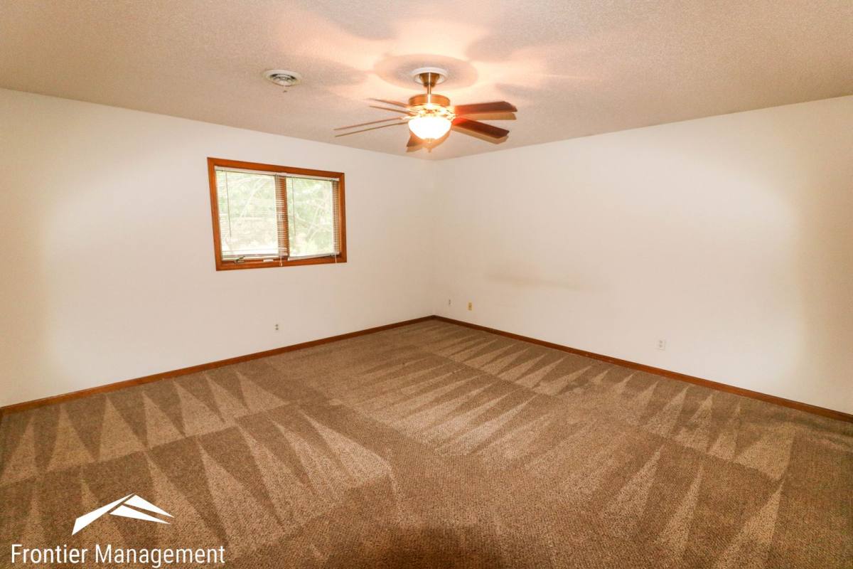 House for rent at 1923 Crescent Dr #1, Manhattan, KS 66503