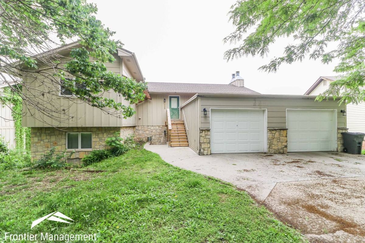 House for rent at 1923 Crescent Dr #1, Manhattan, KS 66503