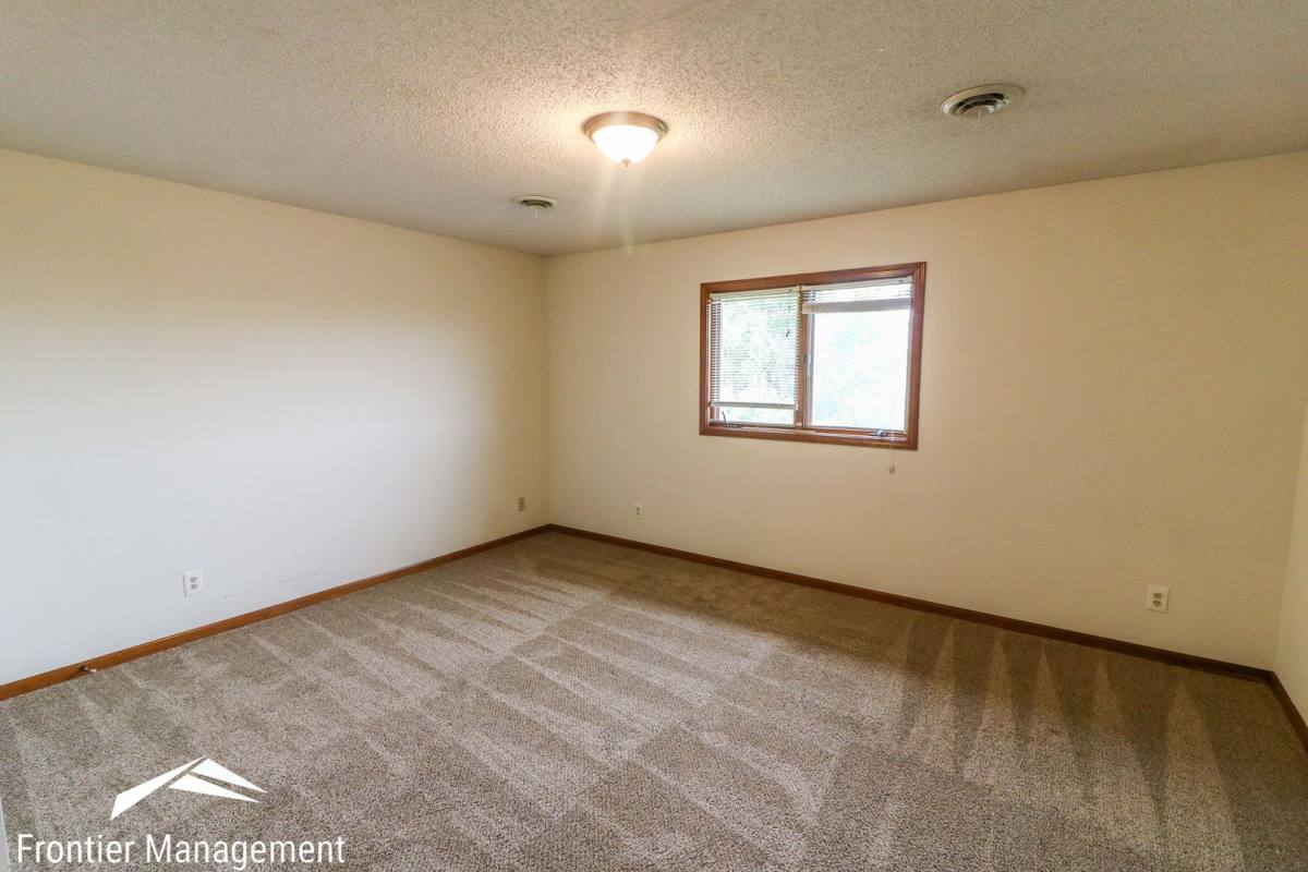 House for rent at 1923 Crescent Dr #1, Manhattan, KS 66503