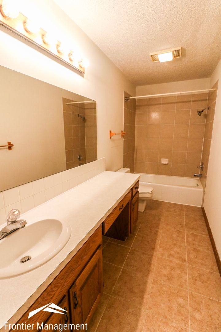 House for rent at 1923 Crescent Dr #1, Manhattan, KS 66503