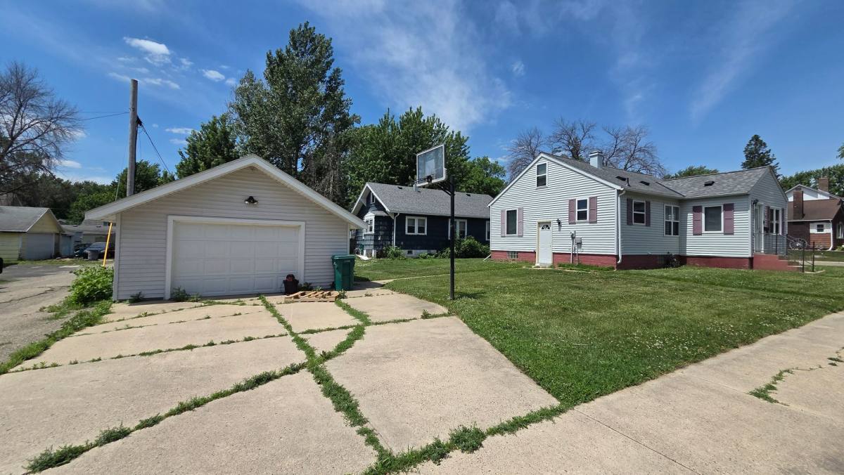 House for rent at 400 7th St SW, Austin, MN 55912