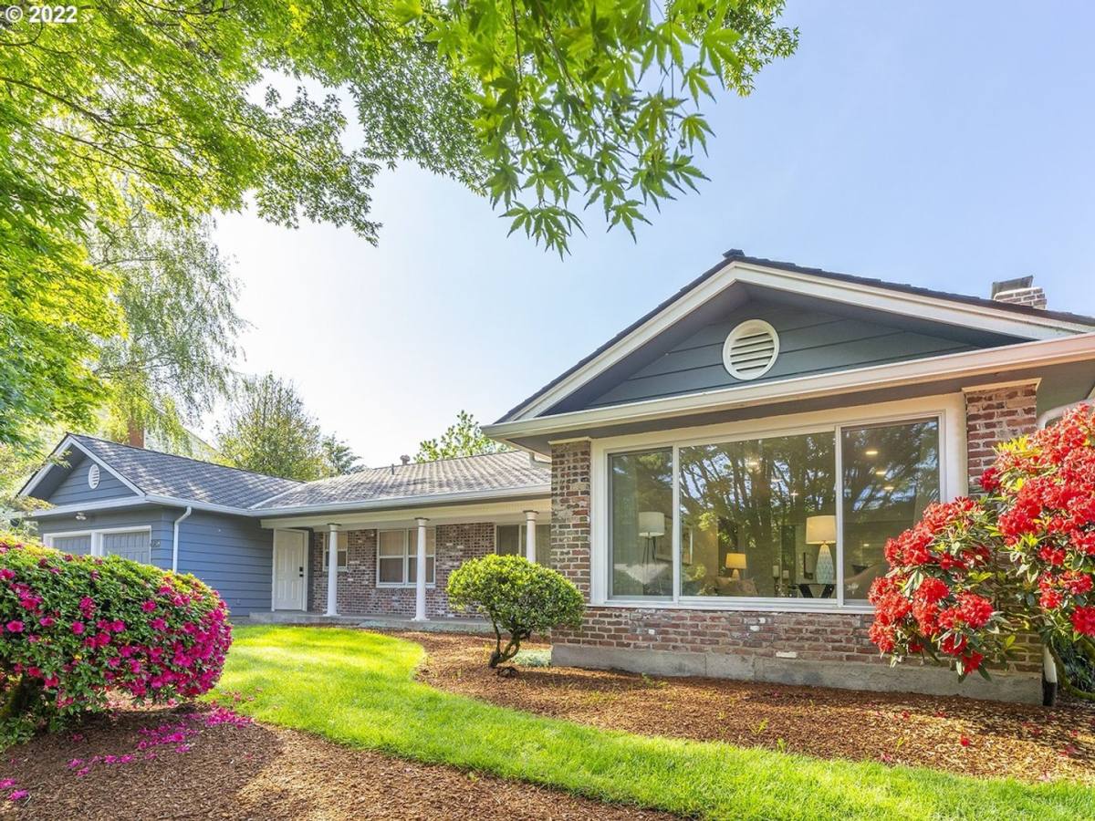 House for rent at 6060 SW Salmon St, Portland, OR 97221