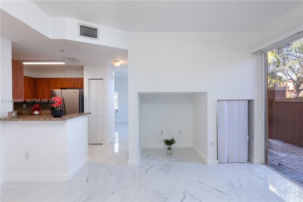 Townhouse for rent at 1009 SW 144th Ave, Hollywood, FL 33027