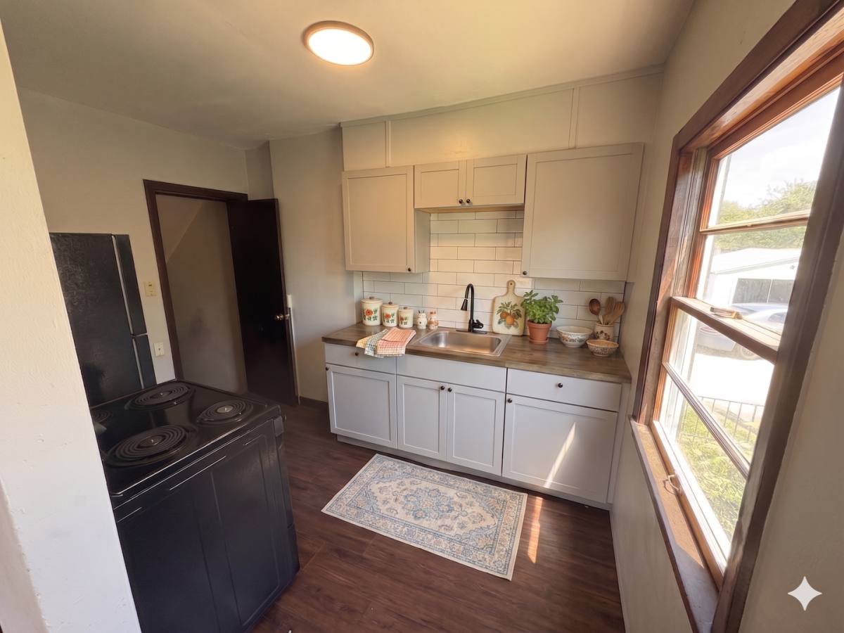 Apartment for rent at 725 - 727 W, Waterloo, IA 50702