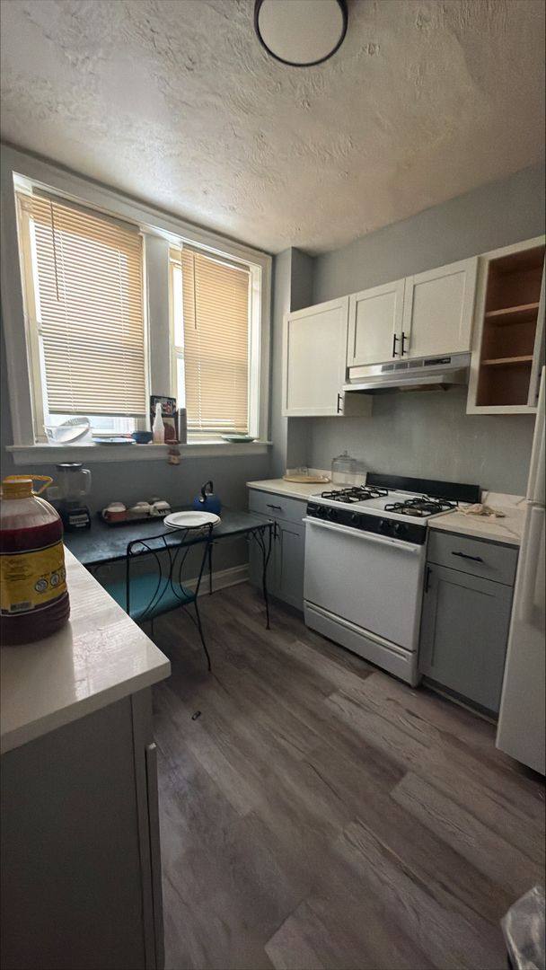 Apartment for rent at 7601-7609 S Drexel, Chicago, IL 60619
