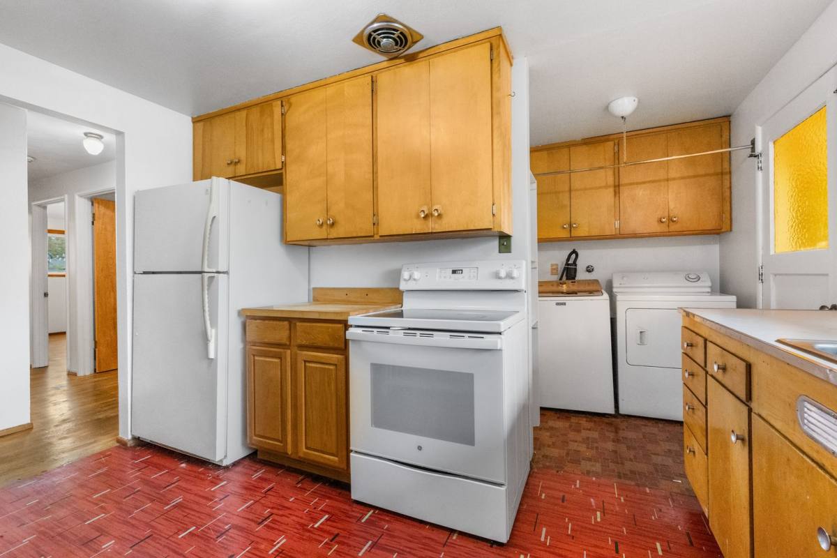 House for rent at 8908 Hipkins Rd SW, Lakewood, WA 98498