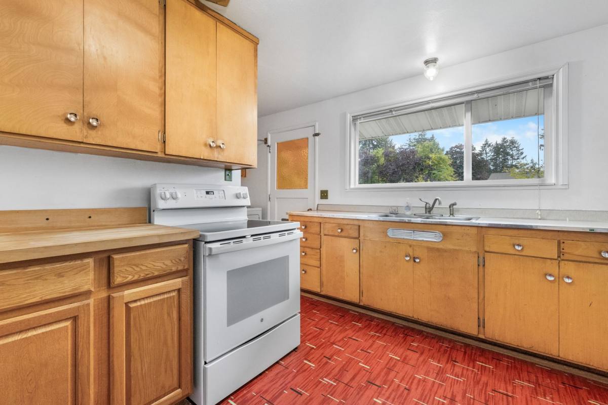 House for rent at 8908 Hipkins Rd SW, Lakewood, WA 98498