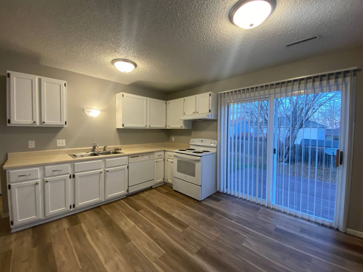 Apartment for rent at 2120 E Caulder Ave, Des Moines, IA 50320