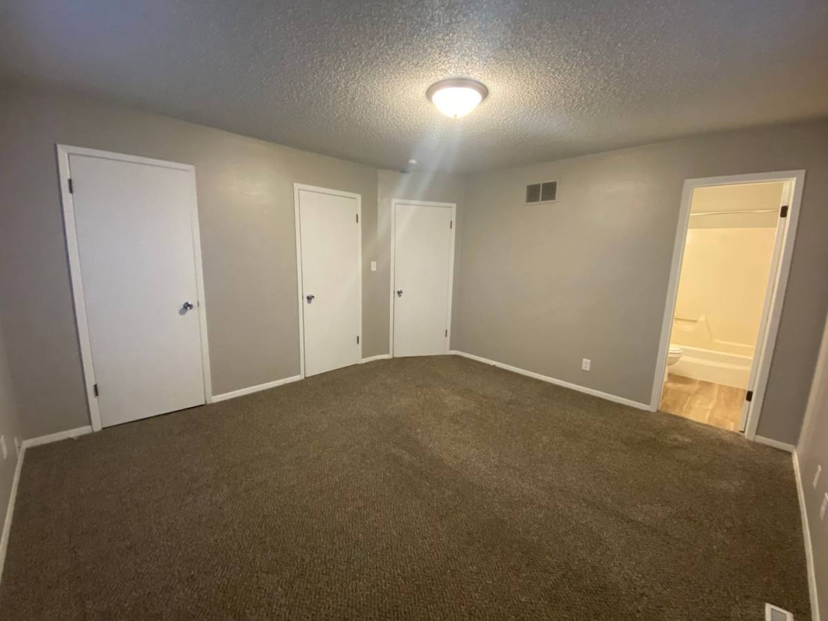 Apartment for rent at 2120 E Caulder Ave, Des Moines, IA 50320