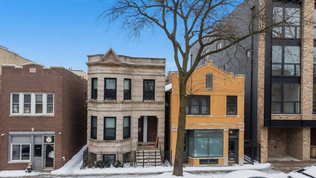 Apartment for rent at 944 N Damen Ave #2F, Chicago, IL 60622