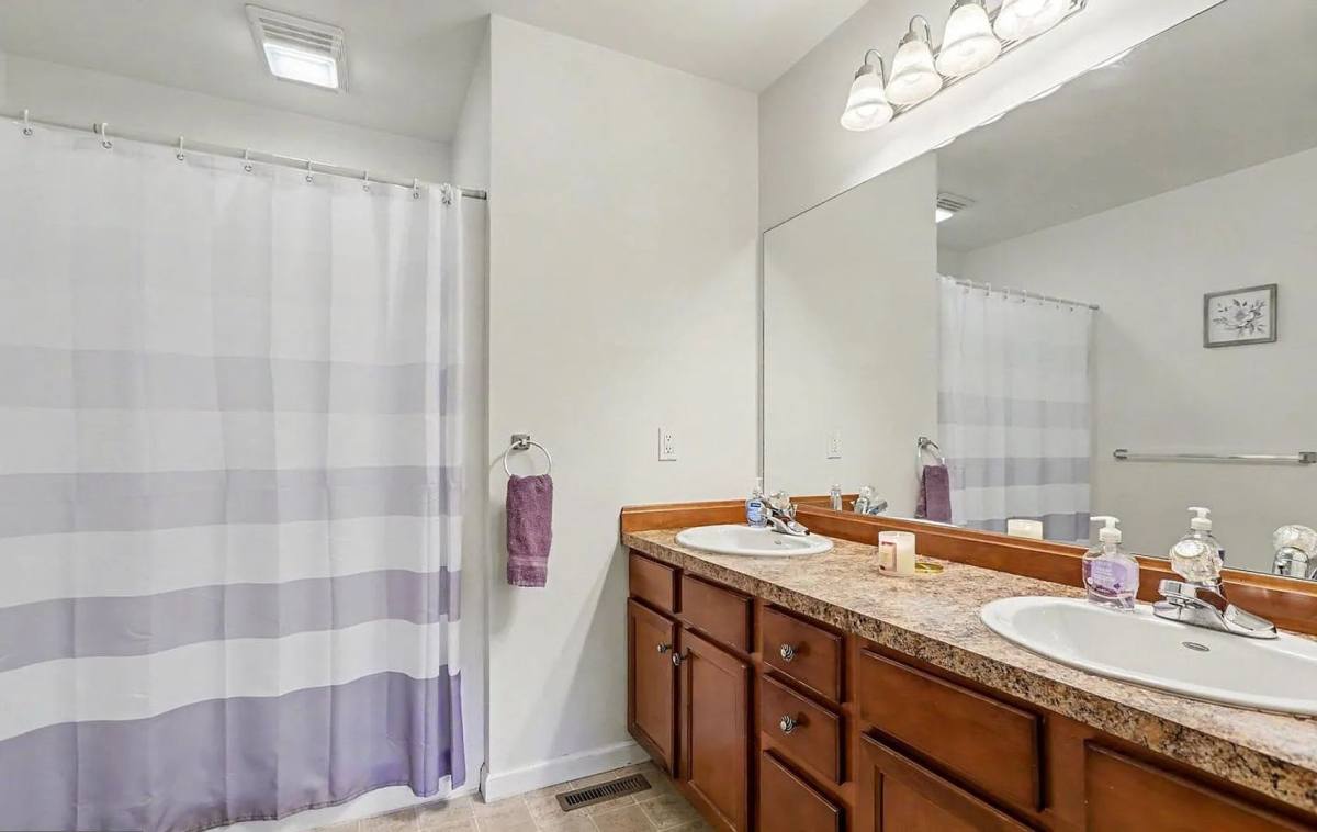 Townhouse for rent at 1212 Overlook Rd, Middletown, PA 17057