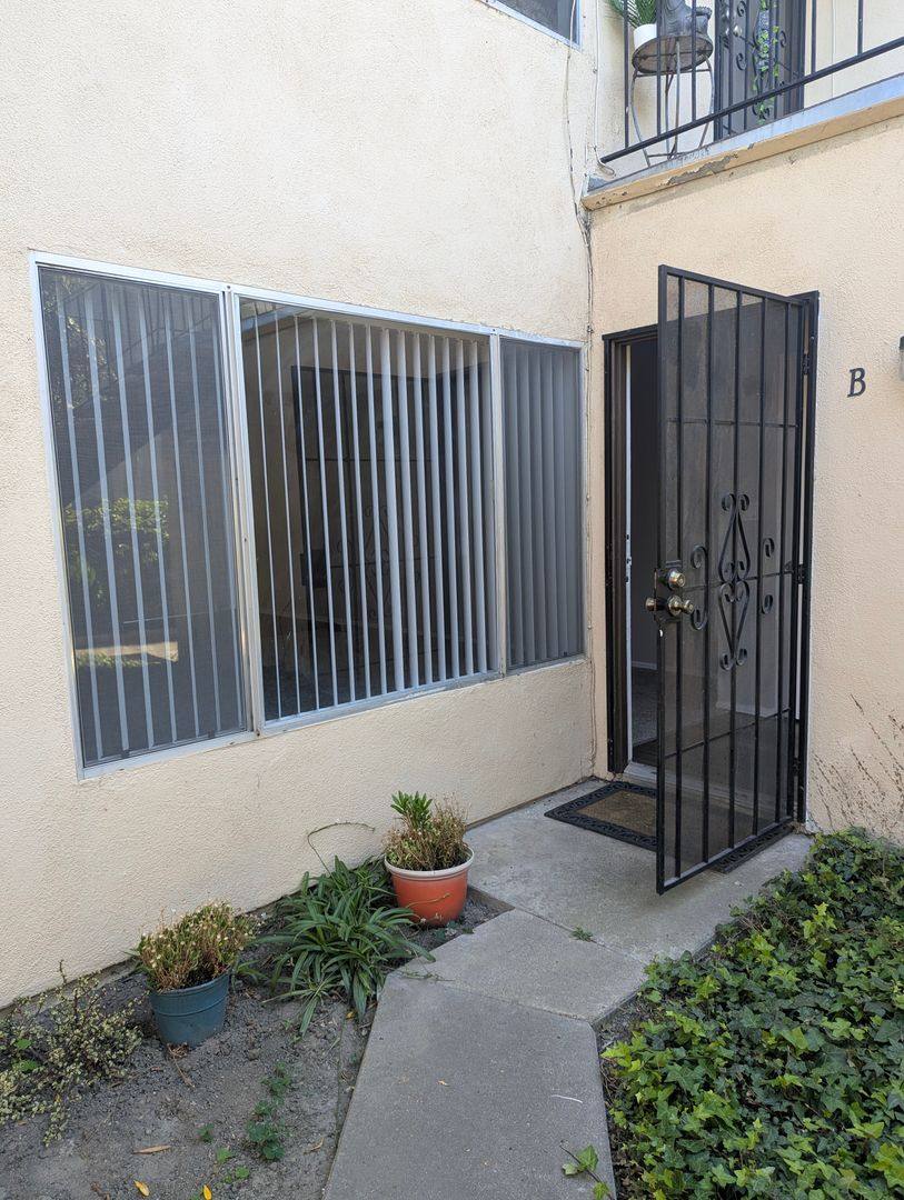 Apartment for rent at 17031 Pinehurst Lane, Huntington Beach, CA 92647