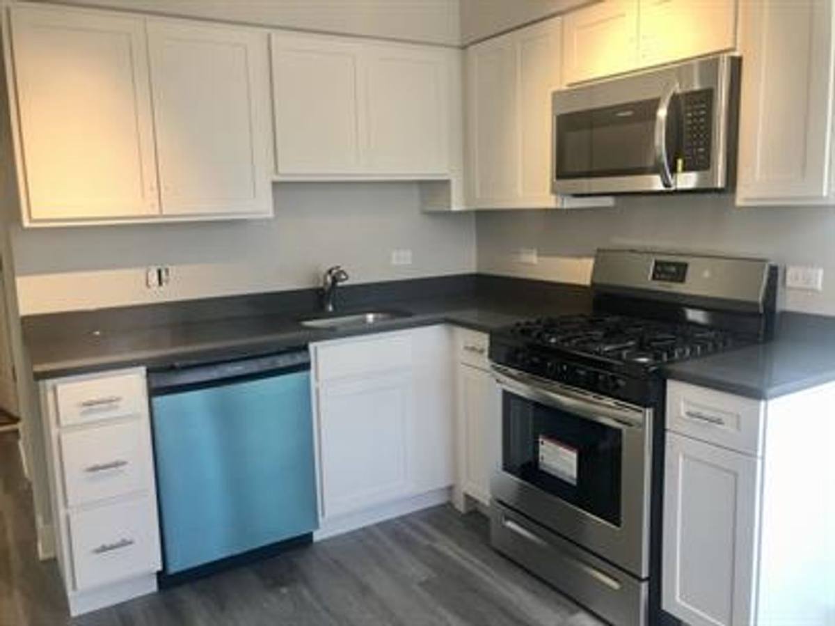 Apartment for rent at 305 Bluff Ave, La Grange, IL 60525
