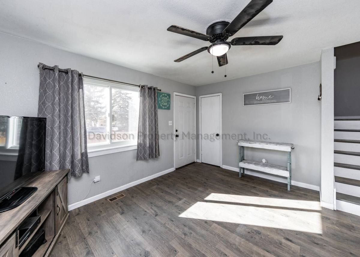 House for rent at 332 Longfellow Dr, Colorado Springs, CO 80910
