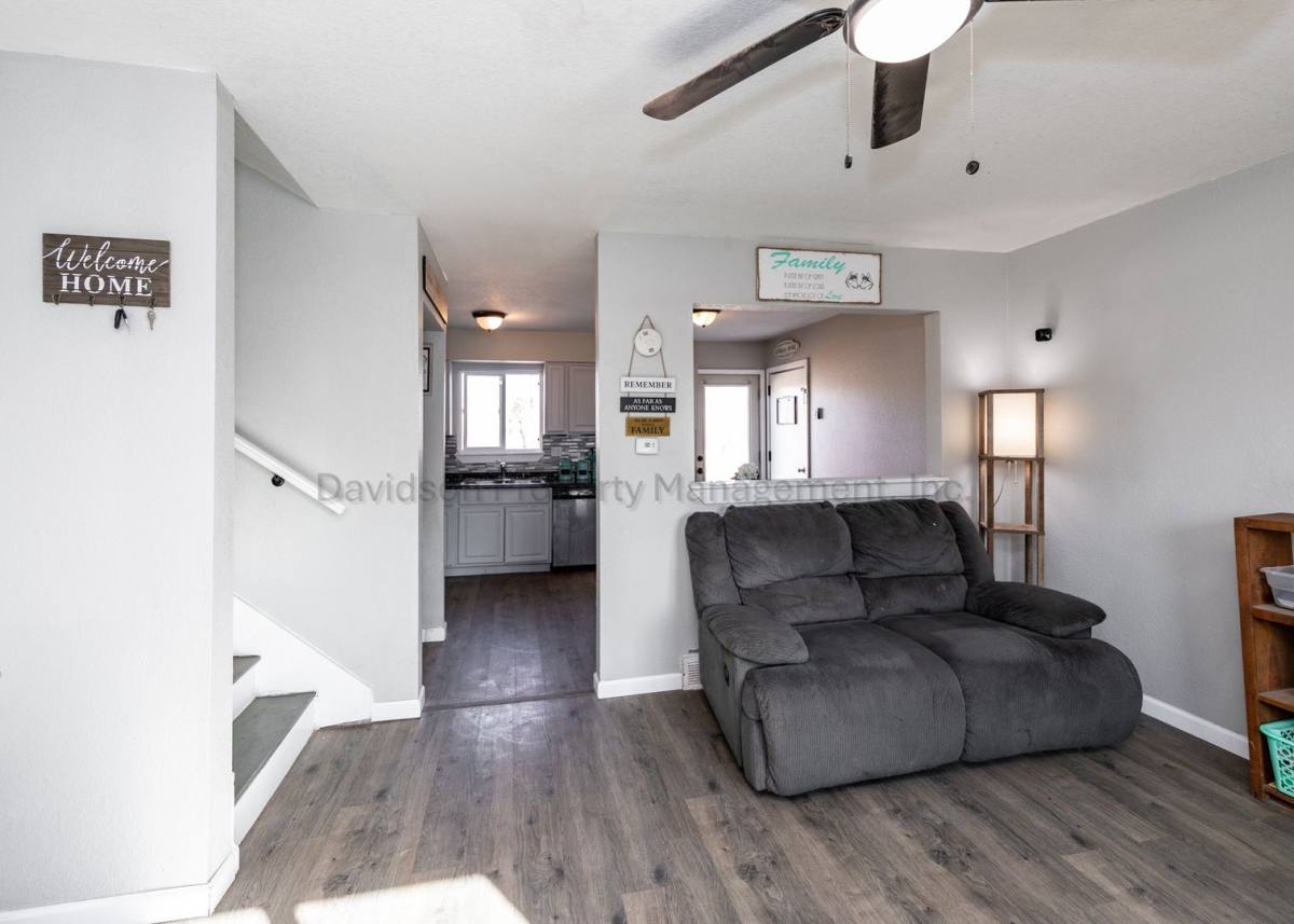House for rent at 332 Longfellow Dr, Colorado Springs, CO 80910