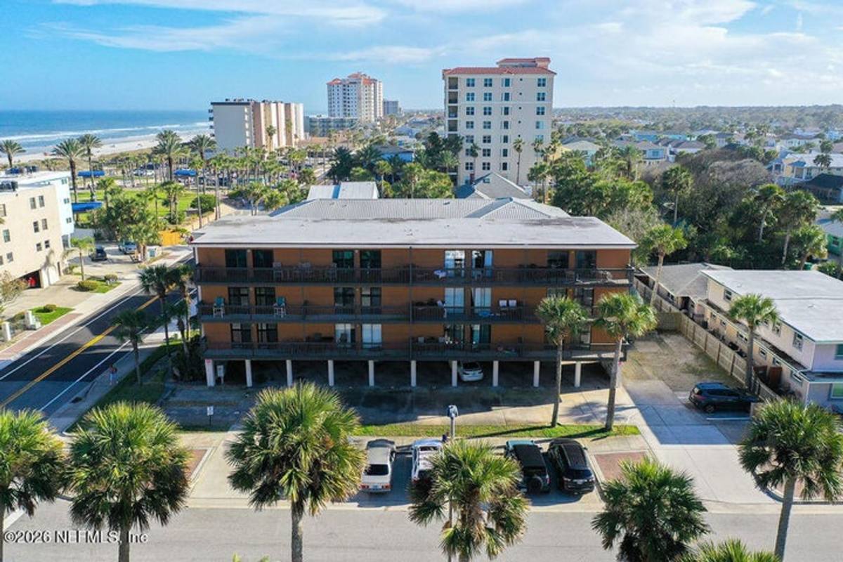 Apartment for rent at 400 1st St, Jacksonville Beach, FL 32250