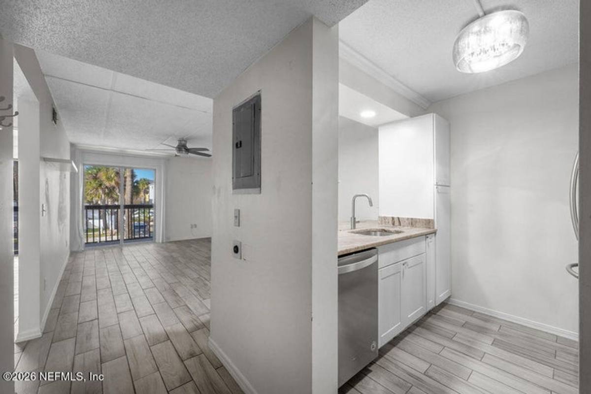 Apartment for rent at 400 1st St, Jacksonville Beach, FL 32250
