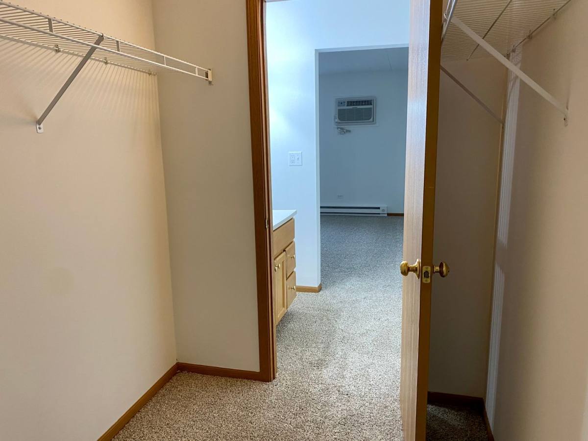 Apartment for rent at 410 Schiller St, Itasca, IL 60143