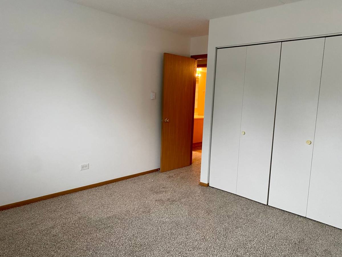 Apartment for rent at 410 Schiller St, Itasca, IL 60143