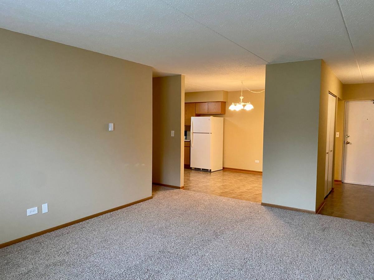 Apartment for rent at 410 Schiller St, Itasca, IL 60143