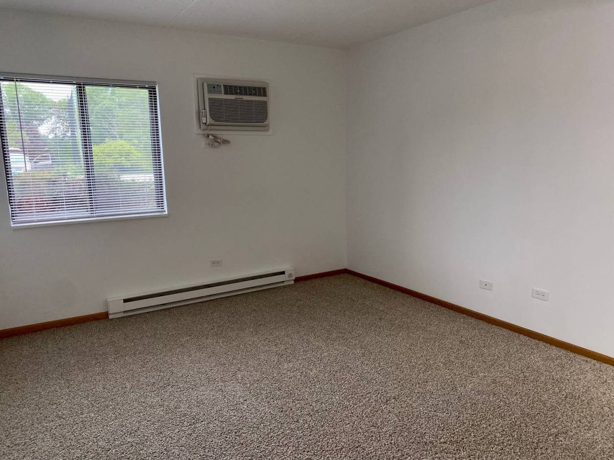 Apartment for rent at 410 Schiller St, Itasca, IL 60143