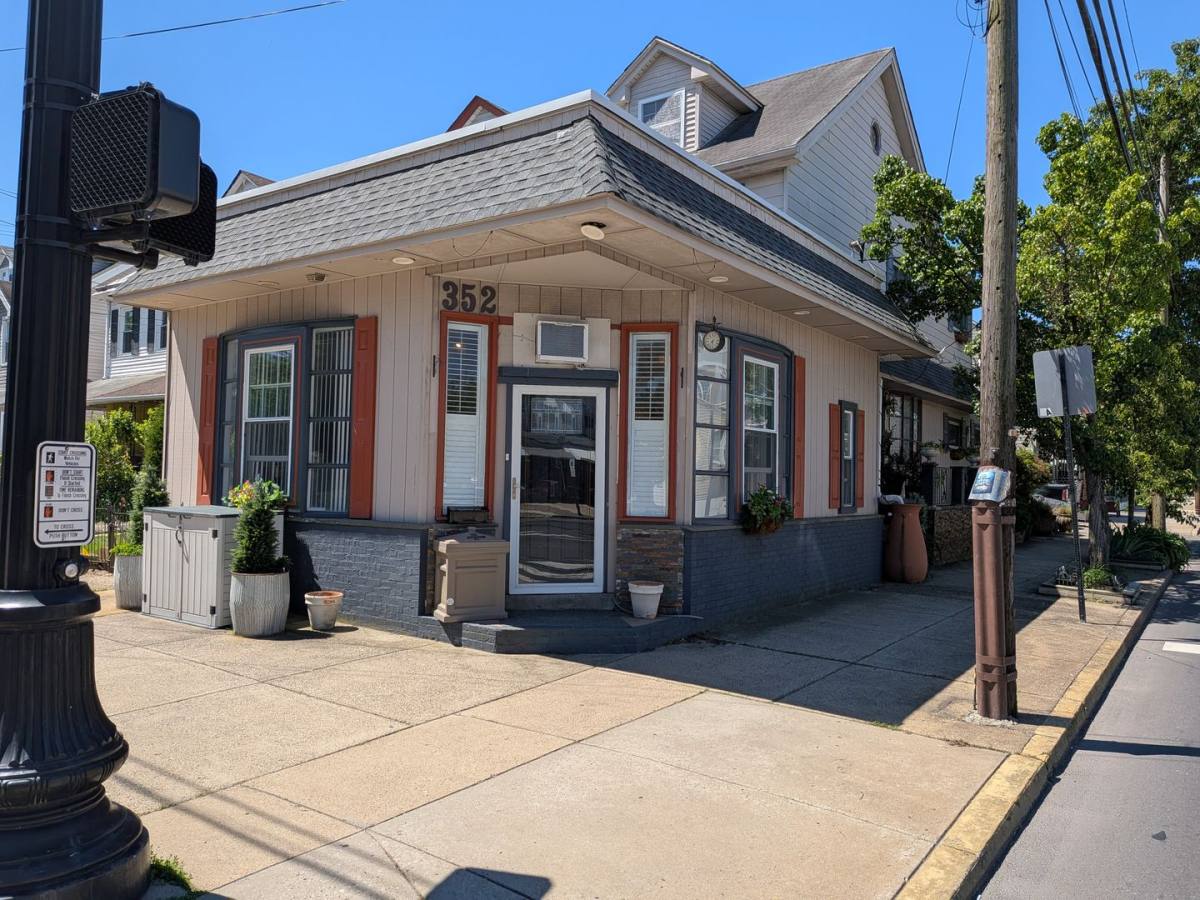House for rent at 352 Jefferson Ave, Bristol, PA 19007