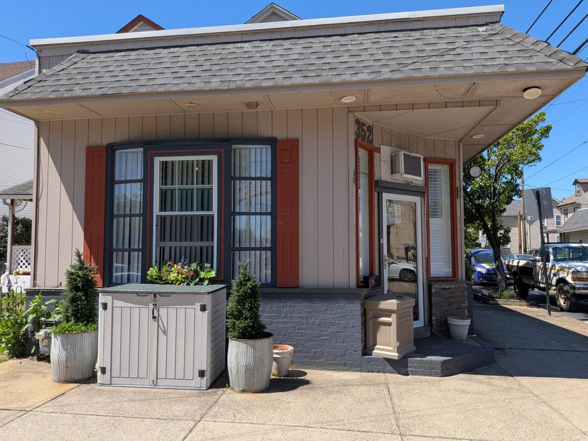 House for rent at 352 Jefferson Ave, Bristol, PA 19007