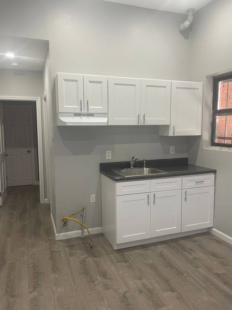 Apartment for rent at 162 Willow St, Yonkers, NY 10701