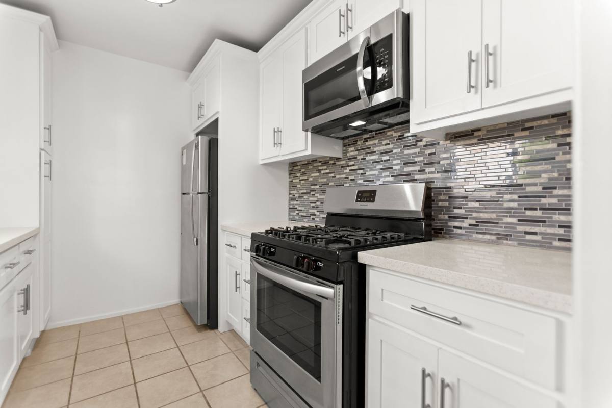 Apartment for rent at 325 S Rexford Dr, Beverly Hills, CA 90212