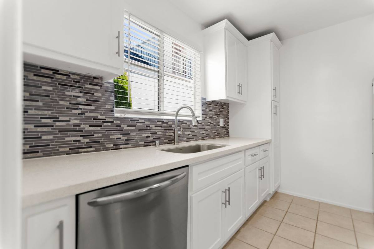 Apartment for rent at 325 S Rexford Dr, Beverly Hills, CA 90212