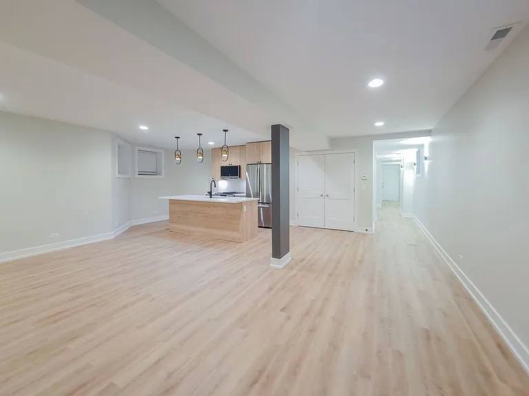 Apartment for rent at 847 W Wellington Ave #G, Chicago, IL 60657