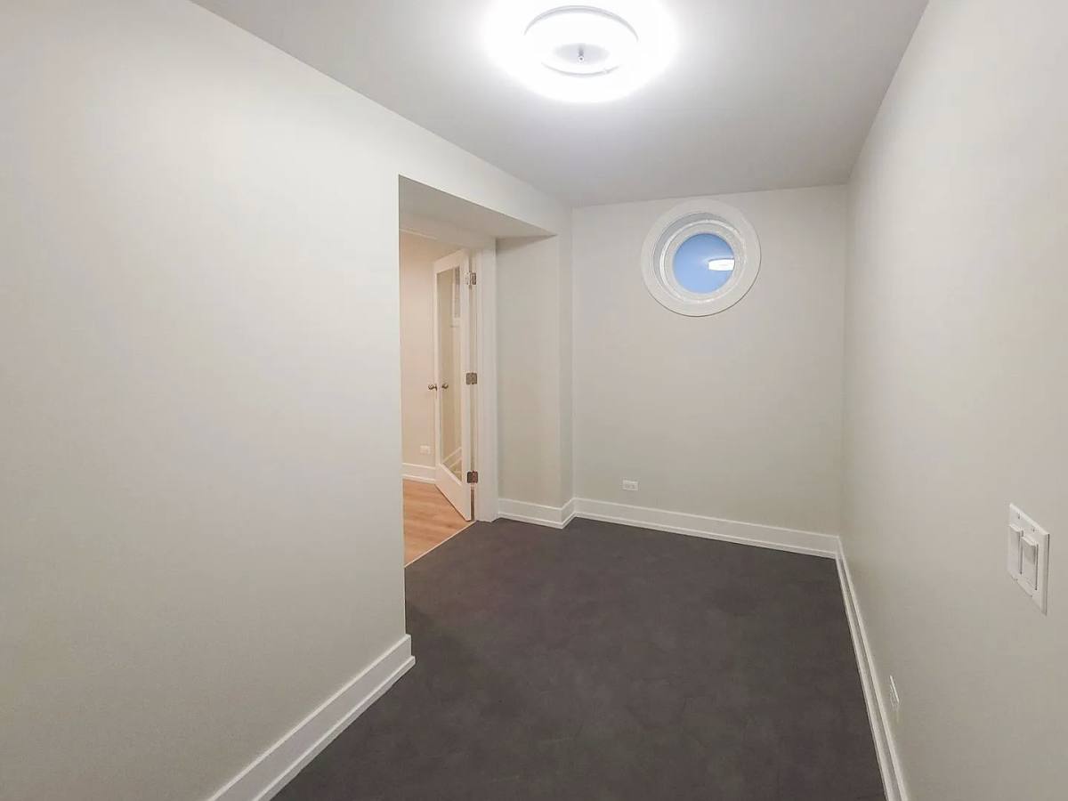 Apartment for rent at 847 W Wellington Ave #G, Chicago, IL 60657