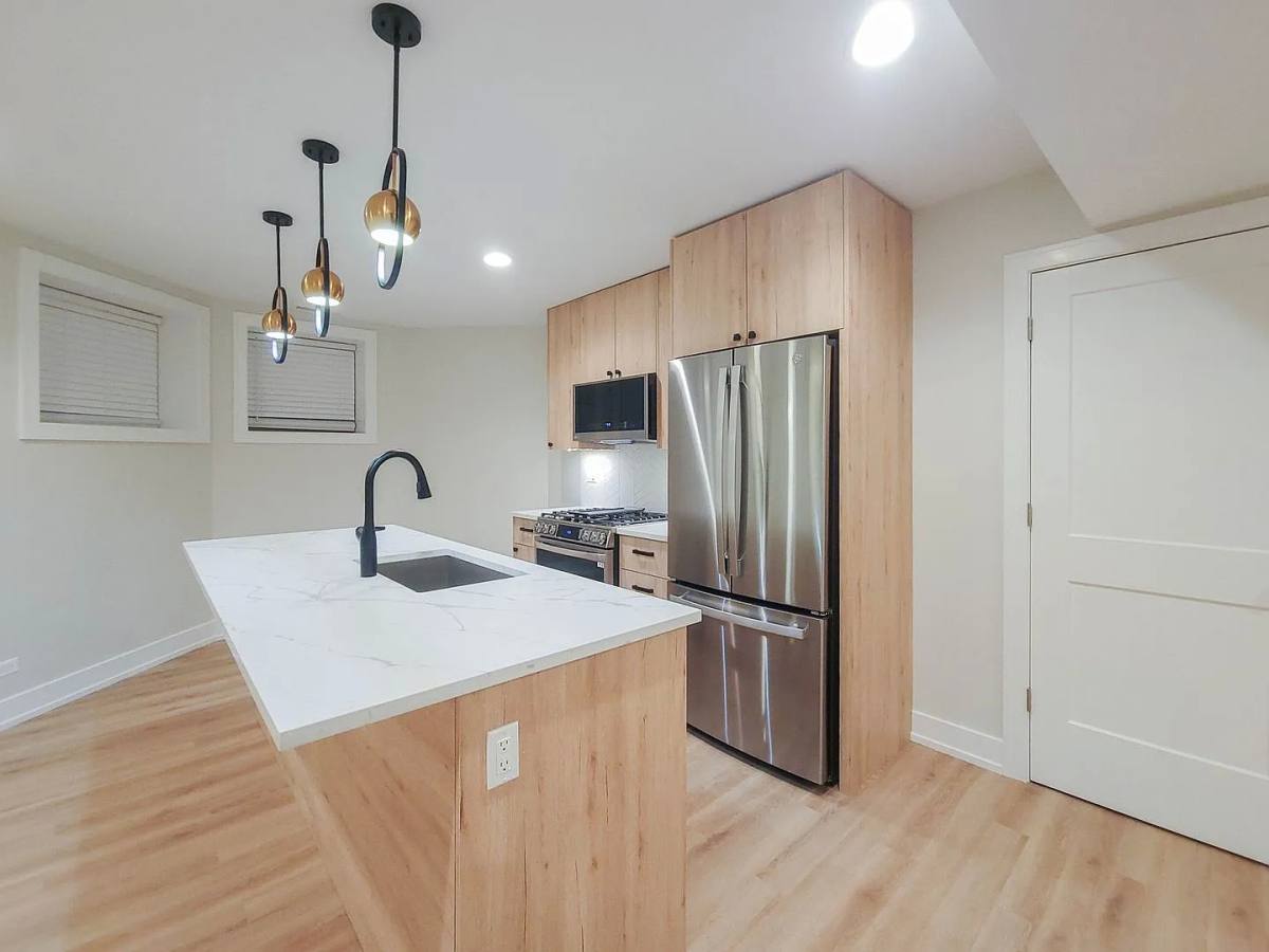 Apartment for rent at 847 W Wellington Ave #G, Chicago, IL 60657
