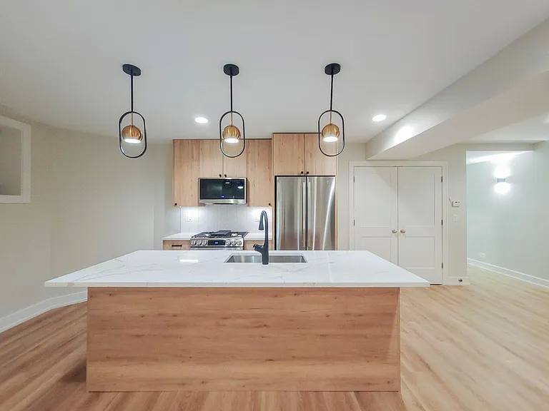 Apartment for rent at 847 W Wellington Ave #G, Chicago, IL 60657